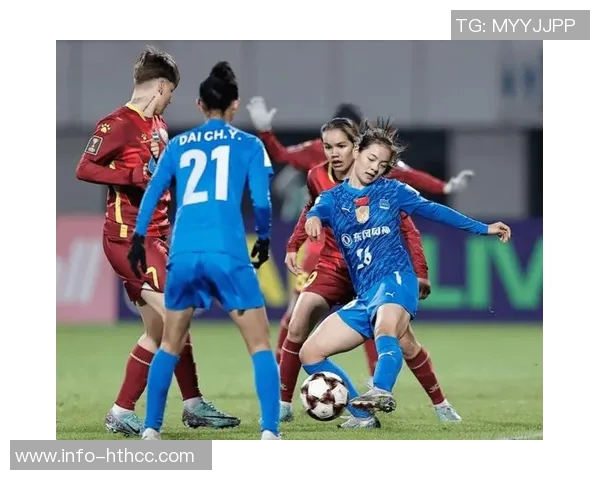 武汉车谷江大女足赛后自豪展示国旗合影庆祝中国骄傲时刻