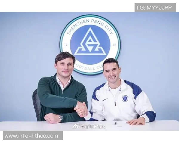 周定洋正式加盟深圳新鹏城完成与俱乐部签约仪式